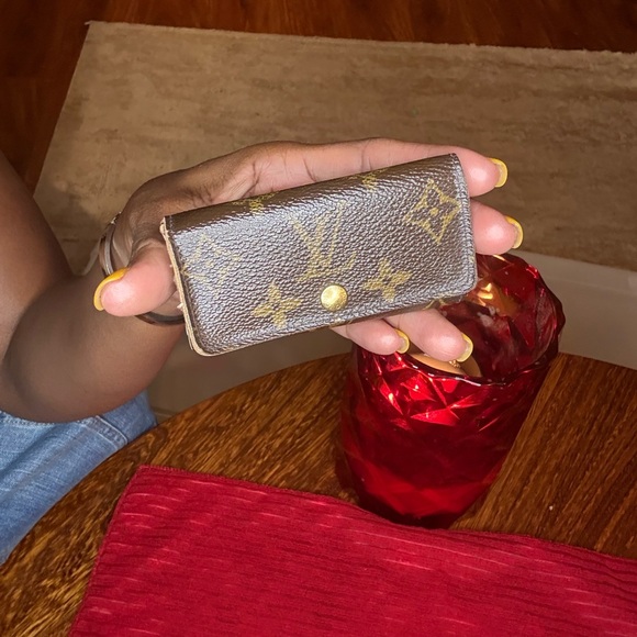 Louis Vuitton Monogram Key Holder - Picture 1 of 7